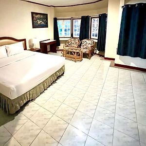 Lewiinski'S Hotel
